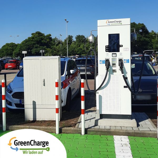 GrennCharge auf dem ElbeCenter Parkplatz