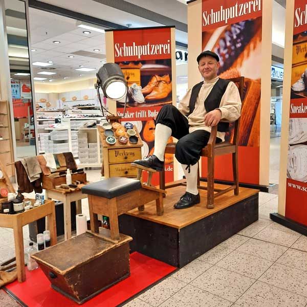 Historischer Schuhputzer